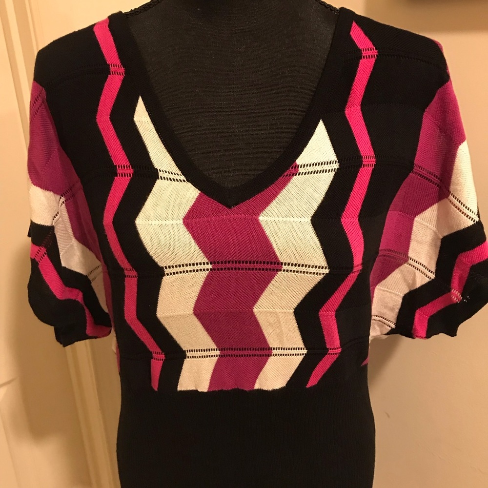 Bellidini V Neck pullover sweater.